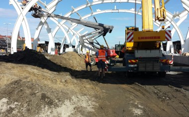 Praca nad budową dworca w Gliwicach - konstrukcja stalowa